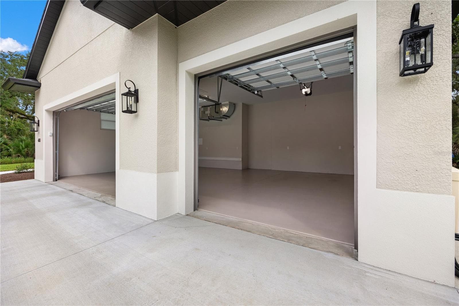 Single Family Residence at 400 S MOON DR, VENICE, photo 5 of 42