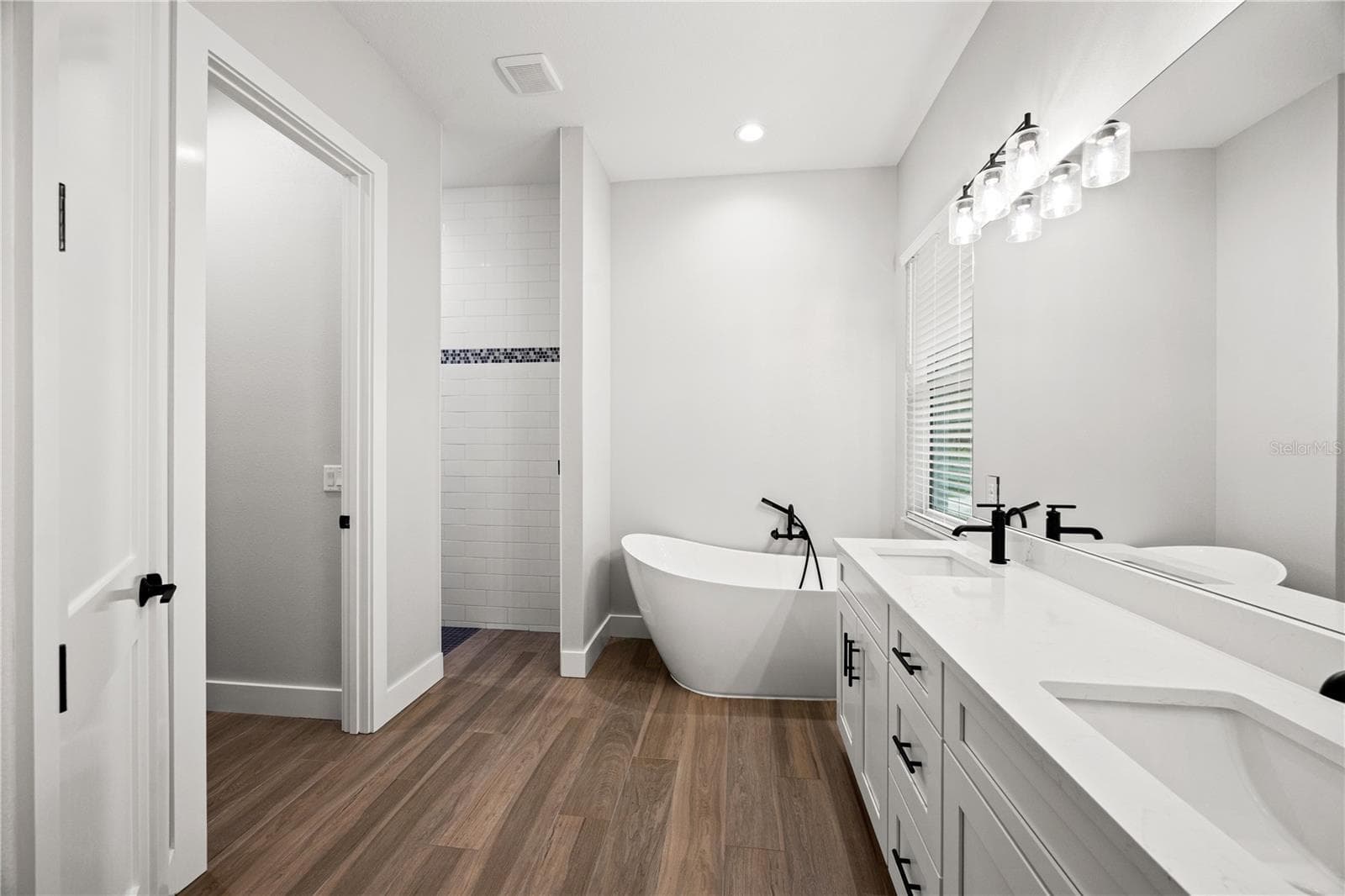 Single Family Residence at 400 S MOON DR, VENICE, photo 21 of 42