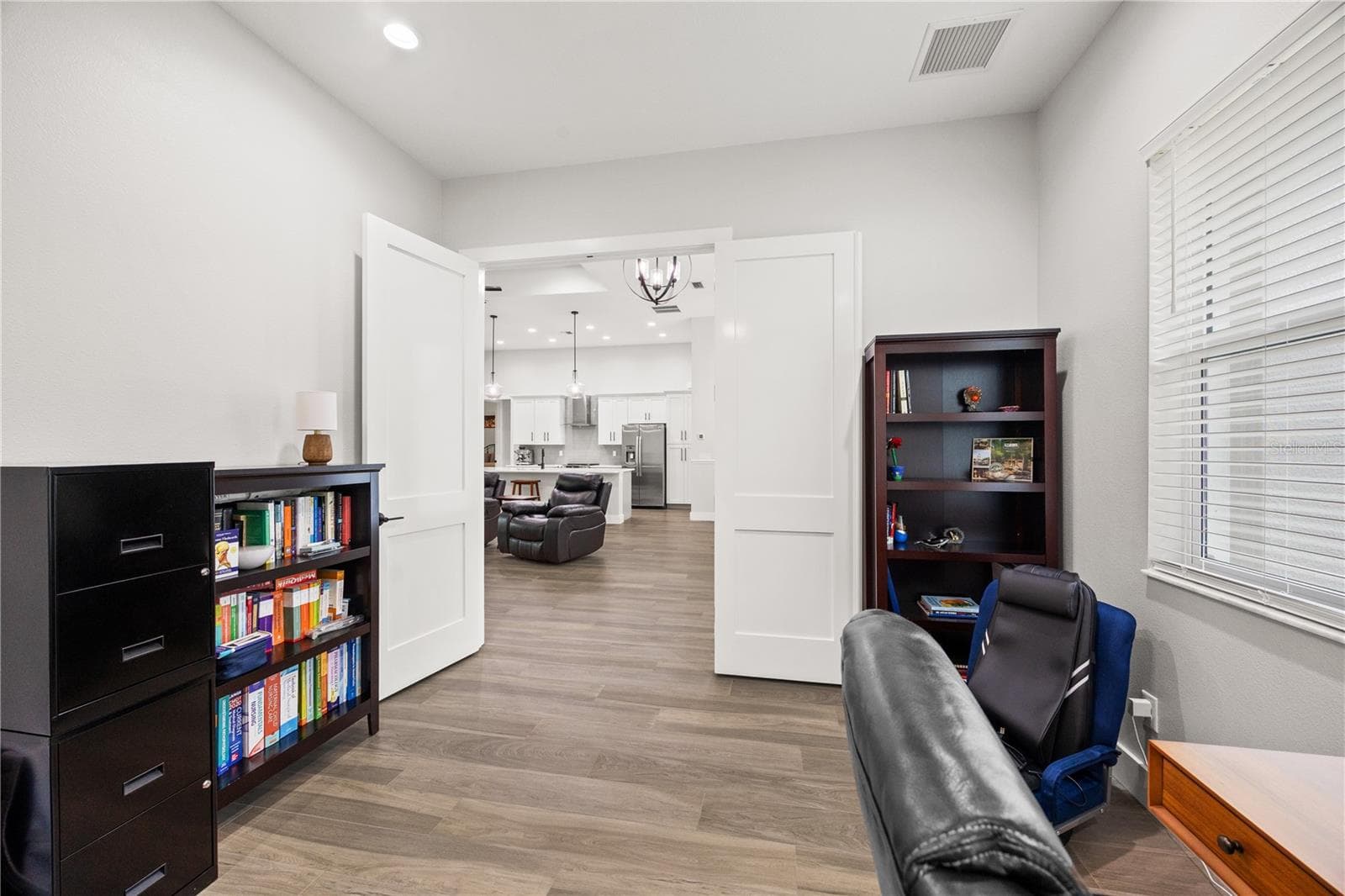 Single Family Residence at 400 S MOON DR, VENICE, photo 26 of 42