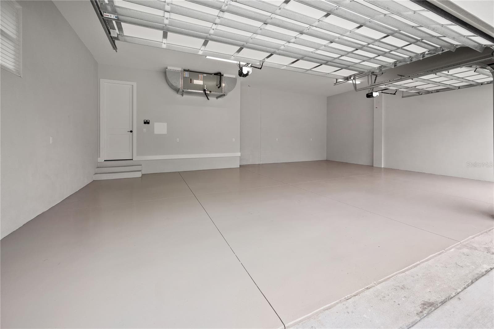 over-sized and spacious 3 car gar. with extra high ceilings & doors - 400 S MOON DR, VENICE