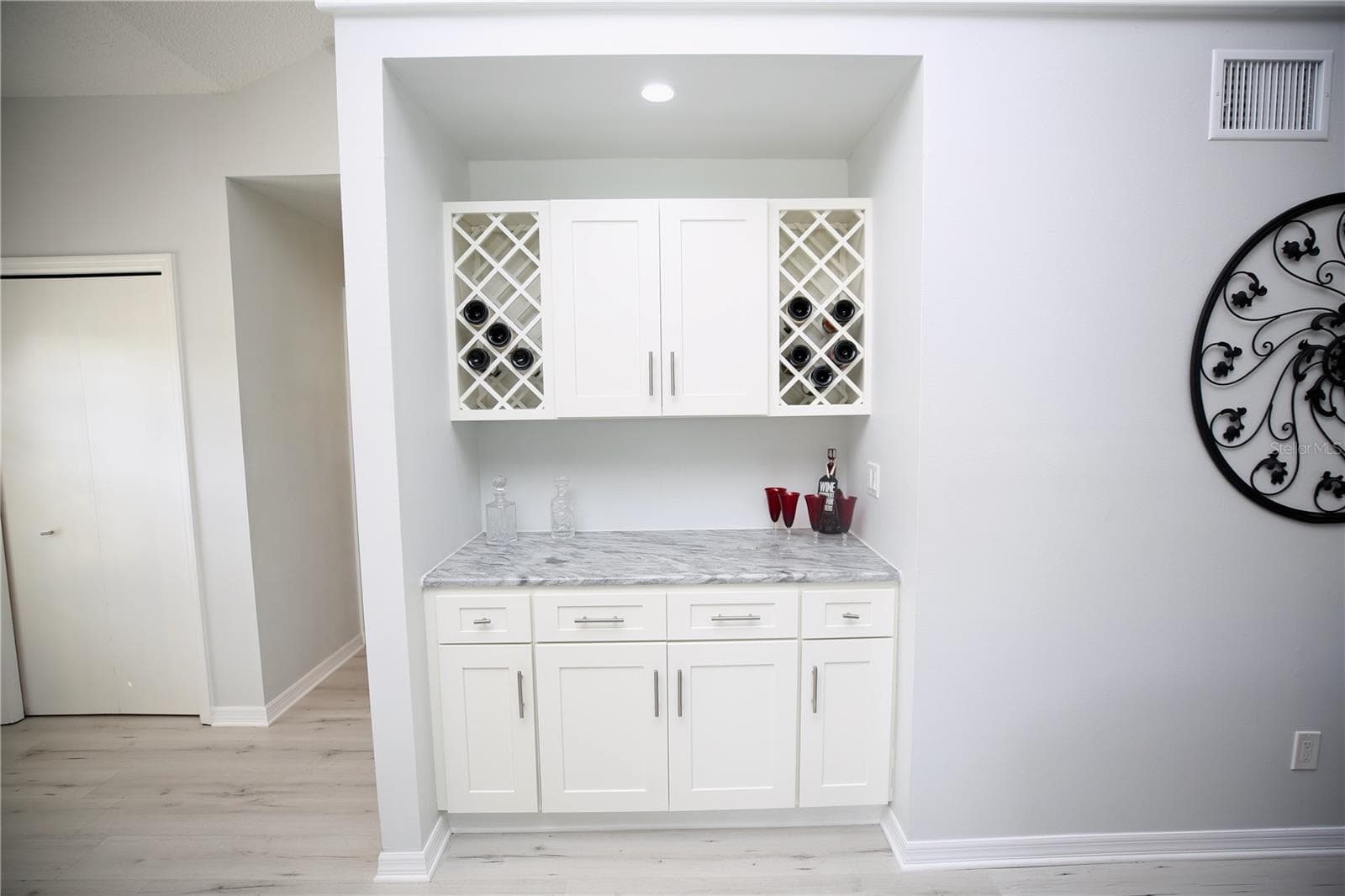 wet bar and granite counters - 3540 COUNTRYBROOK LN #16, PALM HARBOR