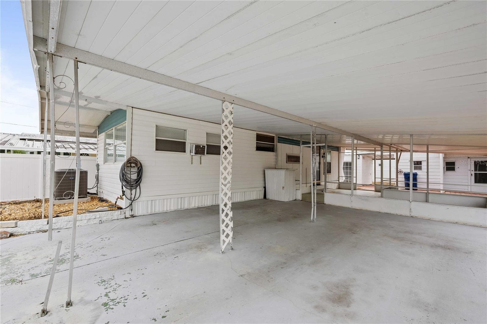 Mobile Home at 37234 CAROL AVE, ZEPHYRHILLS, photo 4 of 43