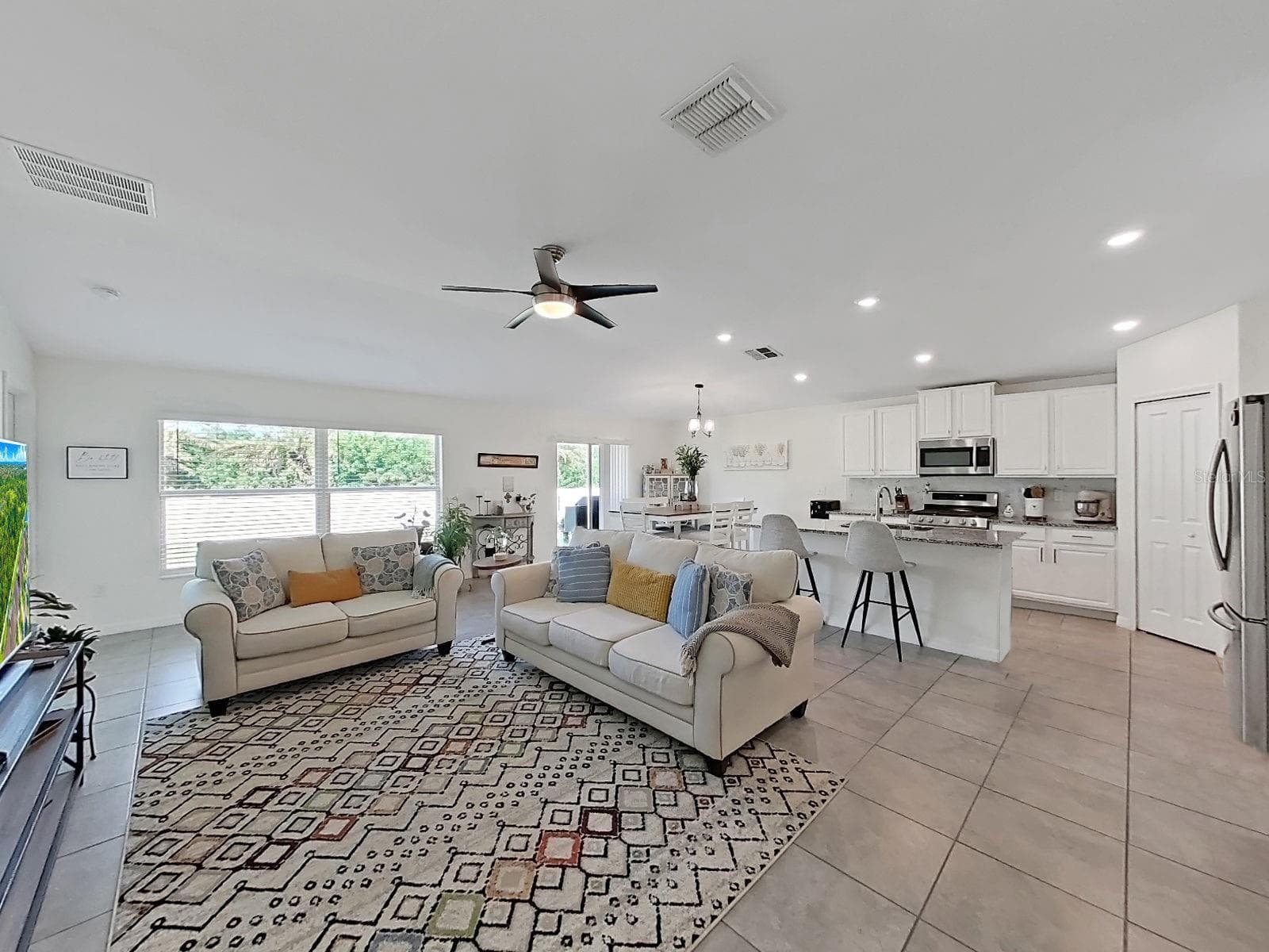 Family Area - 5037 WHITE CHICORY DR, APOLLO BEACH