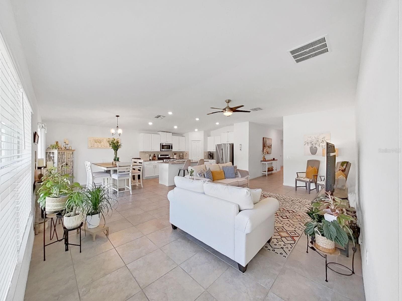 Single Family Residence at 5037 WHITE CHICORY DR, APOLLO BEACH, photo 10 of 38