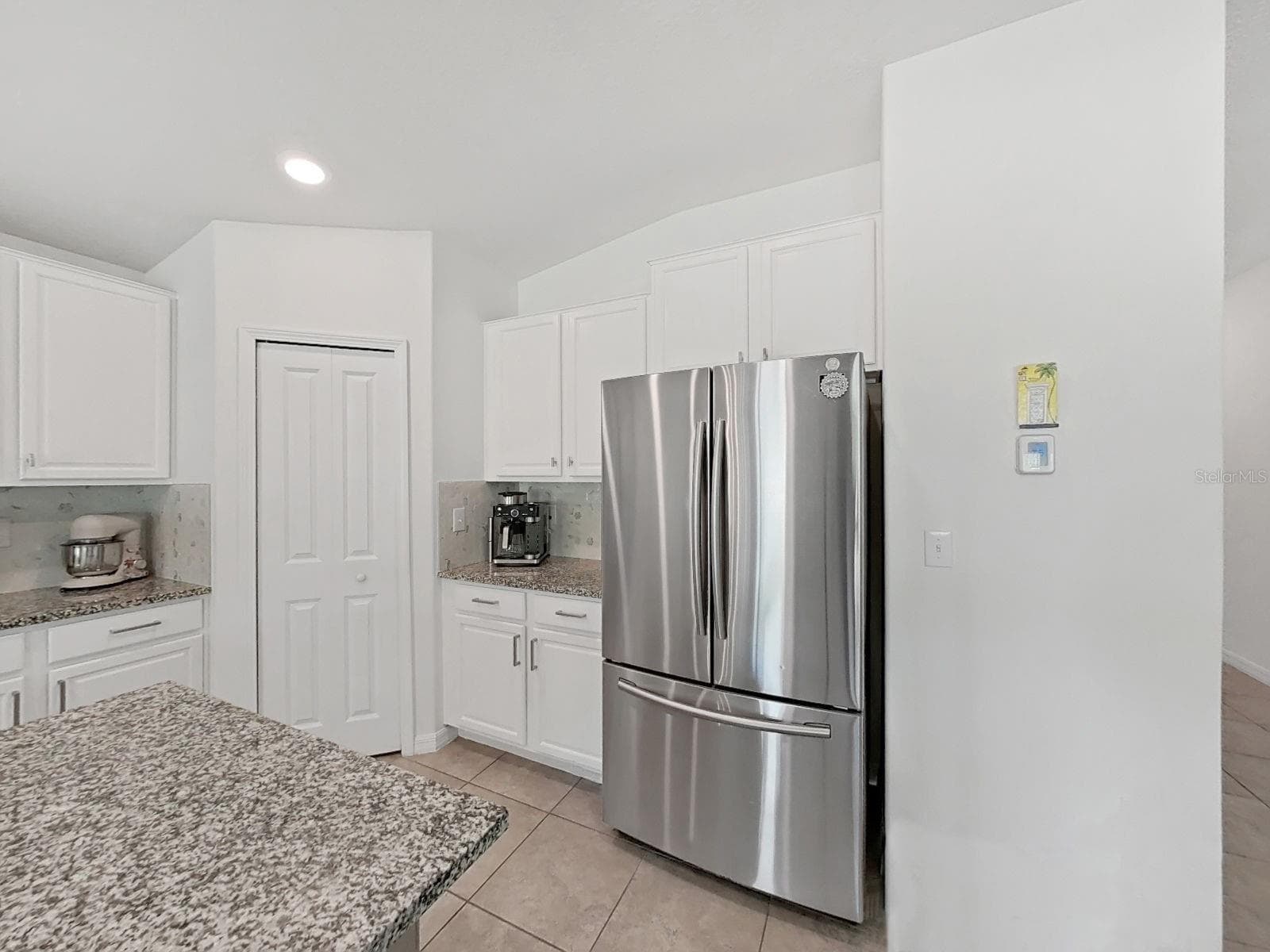Upgraded frig - 5037 WHITE CHICORY DR, APOLLO BEACH