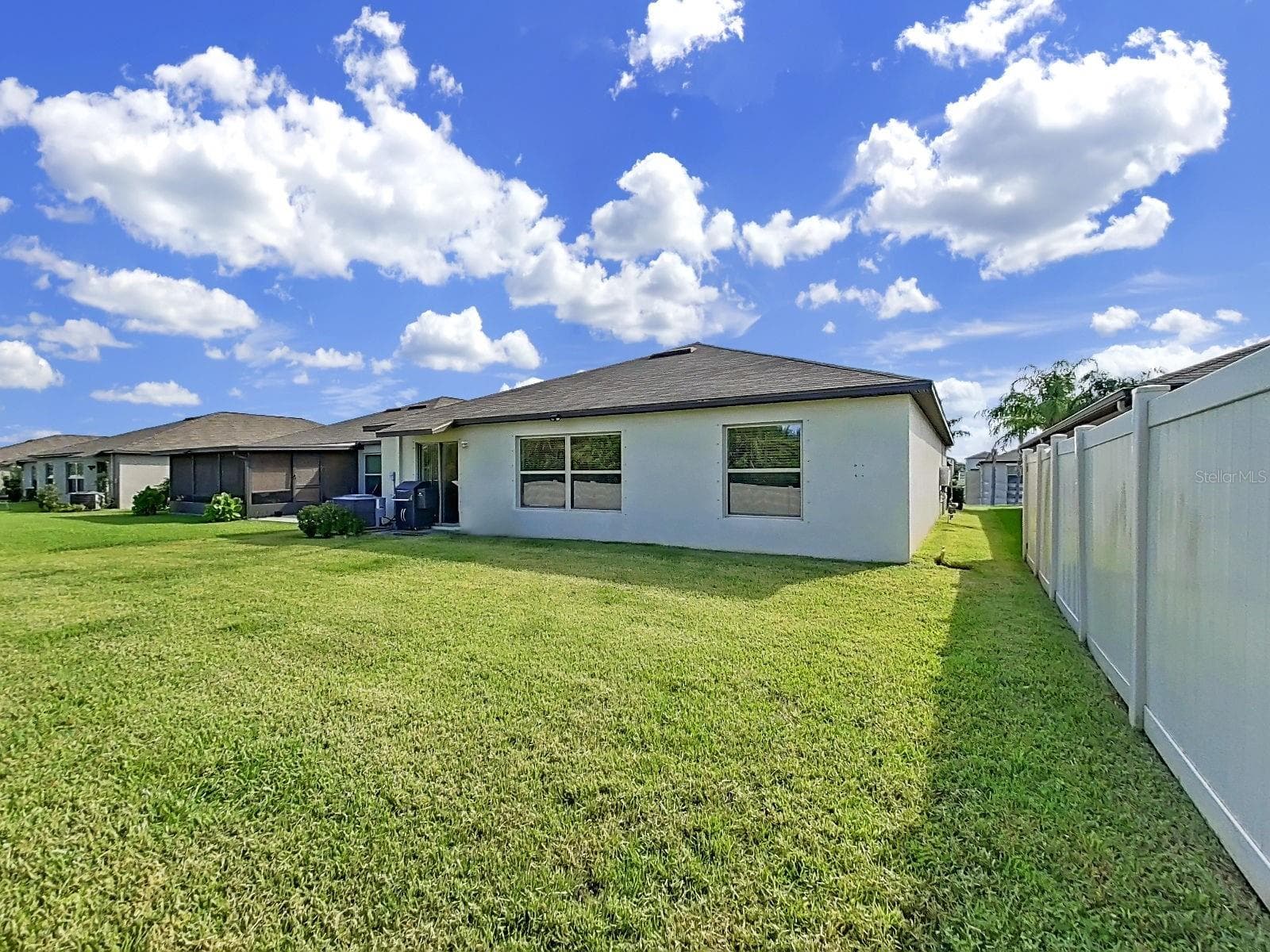 Back of House - 5037 WHITE CHICORY DR, APOLLO BEACH