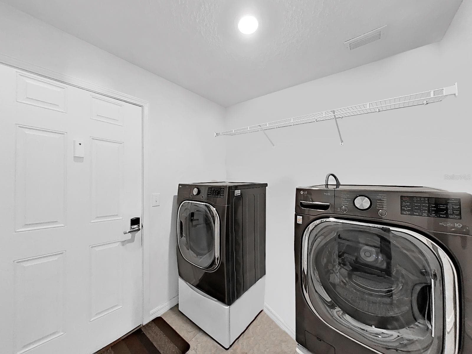 Inside Laundry Room - 5037 WHITE CHICORY DR, APOLLO BEACH