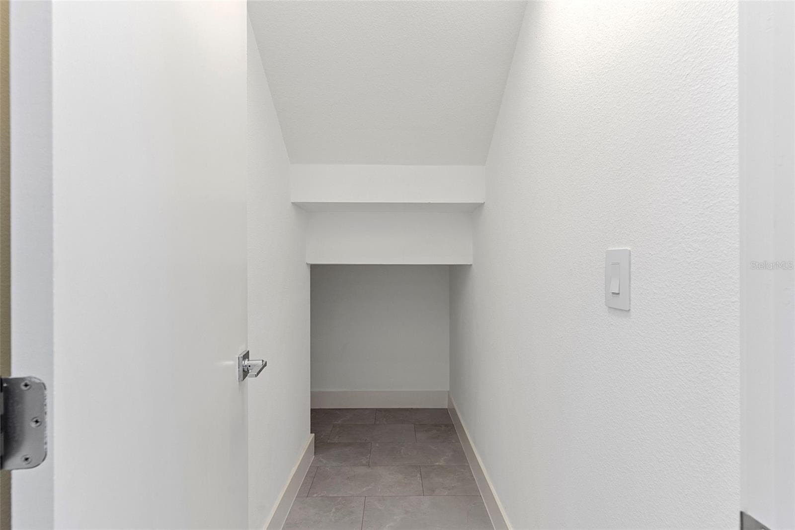 Townhouse at 8405 MODANO PL, TAMPA, photo 6 of 44