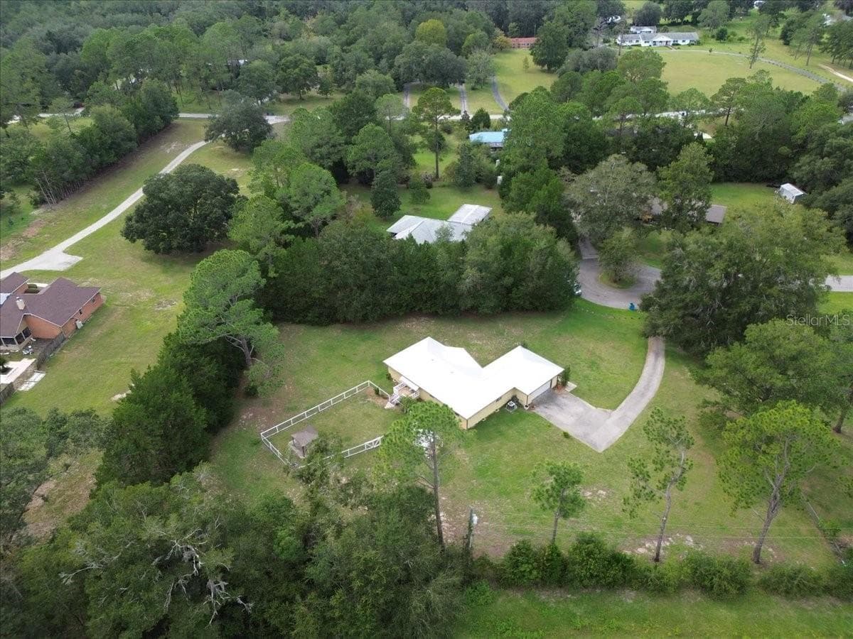 Privacy all around with fencing and mature trees! - 14405 NW 153RD TER, ALACHUA
