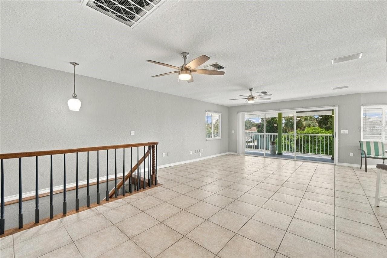 upper level dining room/living room combo - 6744 SEAVIEW BLVD, HUDSON