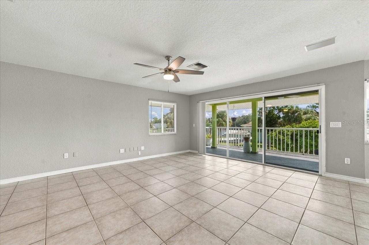 Living room - 6744 SEAVIEW BLVD, HUDSON
