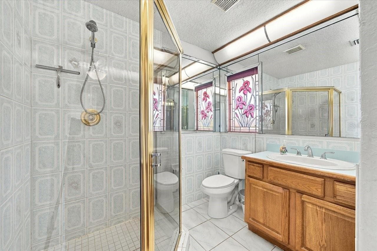 Primary bathroom - 6744 SEAVIEW BLVD, HUDSON