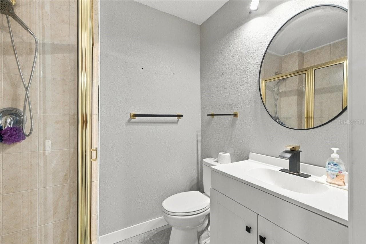 Lower floor Full bathroom - 6744 SEAVIEW BLVD, HUDSON