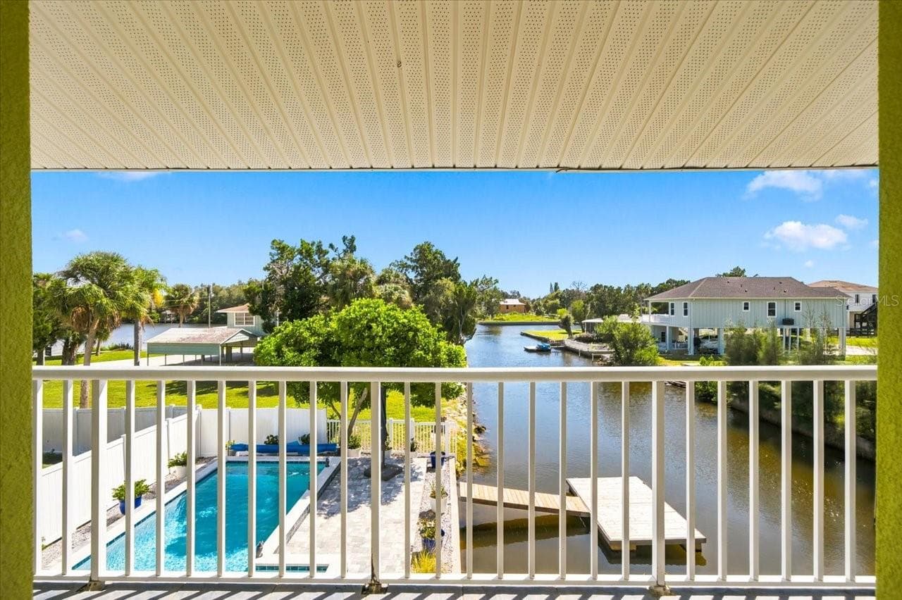 View to backyard/Canal - 6744 SEAVIEW BLVD, HUDSON