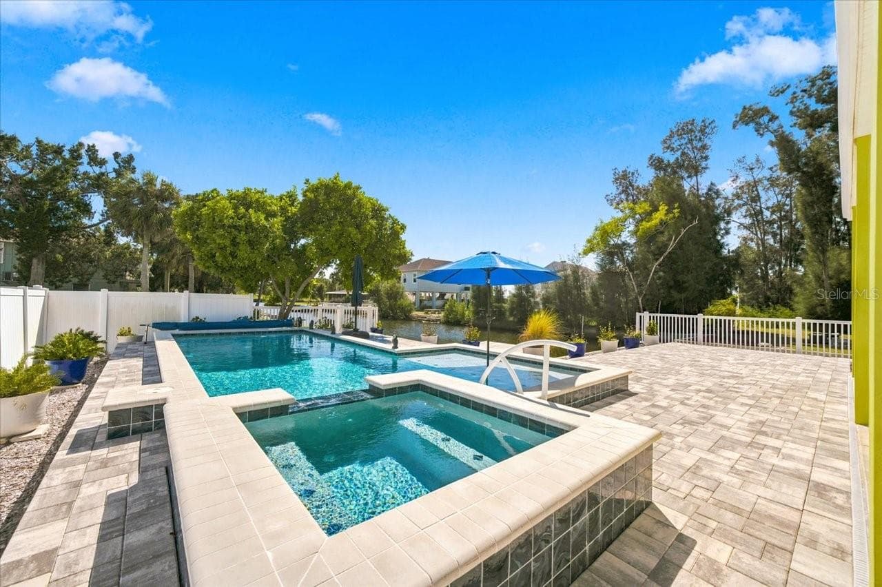 Concrete pool with Spa and Sun Shelf - 6744 SEAVIEW BLVD, HUDSON