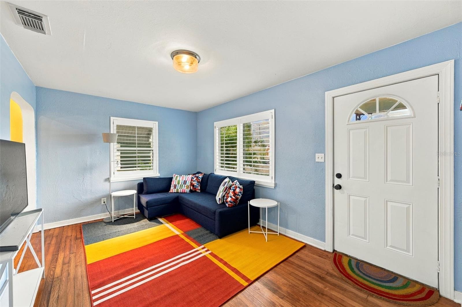 Single Family Residence at 3820 BURLINGTON AVE N, ST PETERSBURG, photo 2 of 21