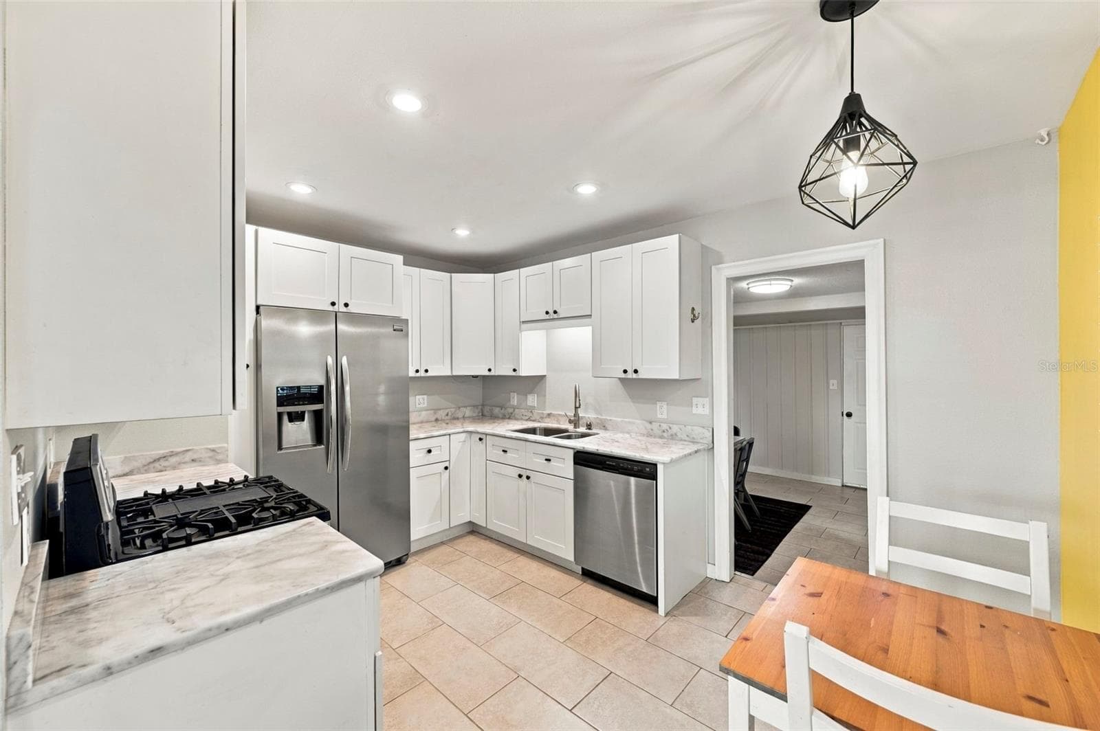 Single Family Residence at 3820 BURLINGTON AVE N, ST PETERSBURG, photo 6 of 21