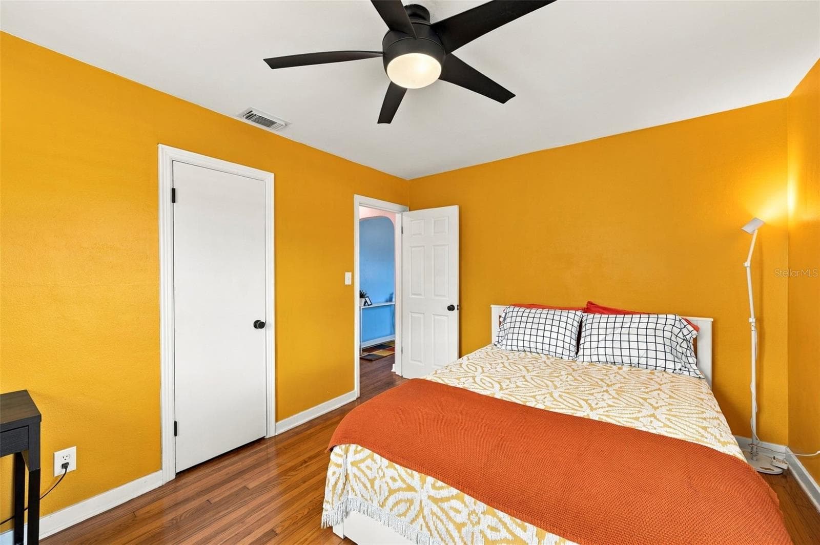 Single Family Residence at 3820 BURLINGTON AVE N, ST PETERSBURG, photo 9 of 21