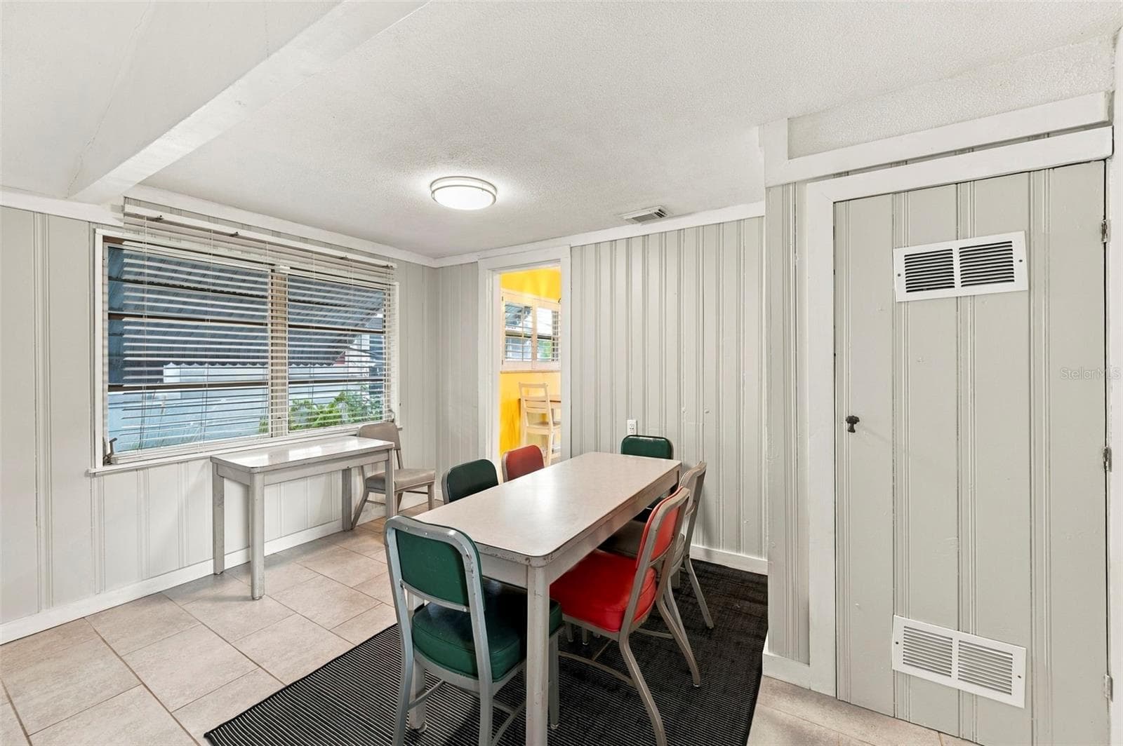 Single Family Residence at 3820 BURLINGTON AVE N, ST PETERSBURG, photo 13 of 21