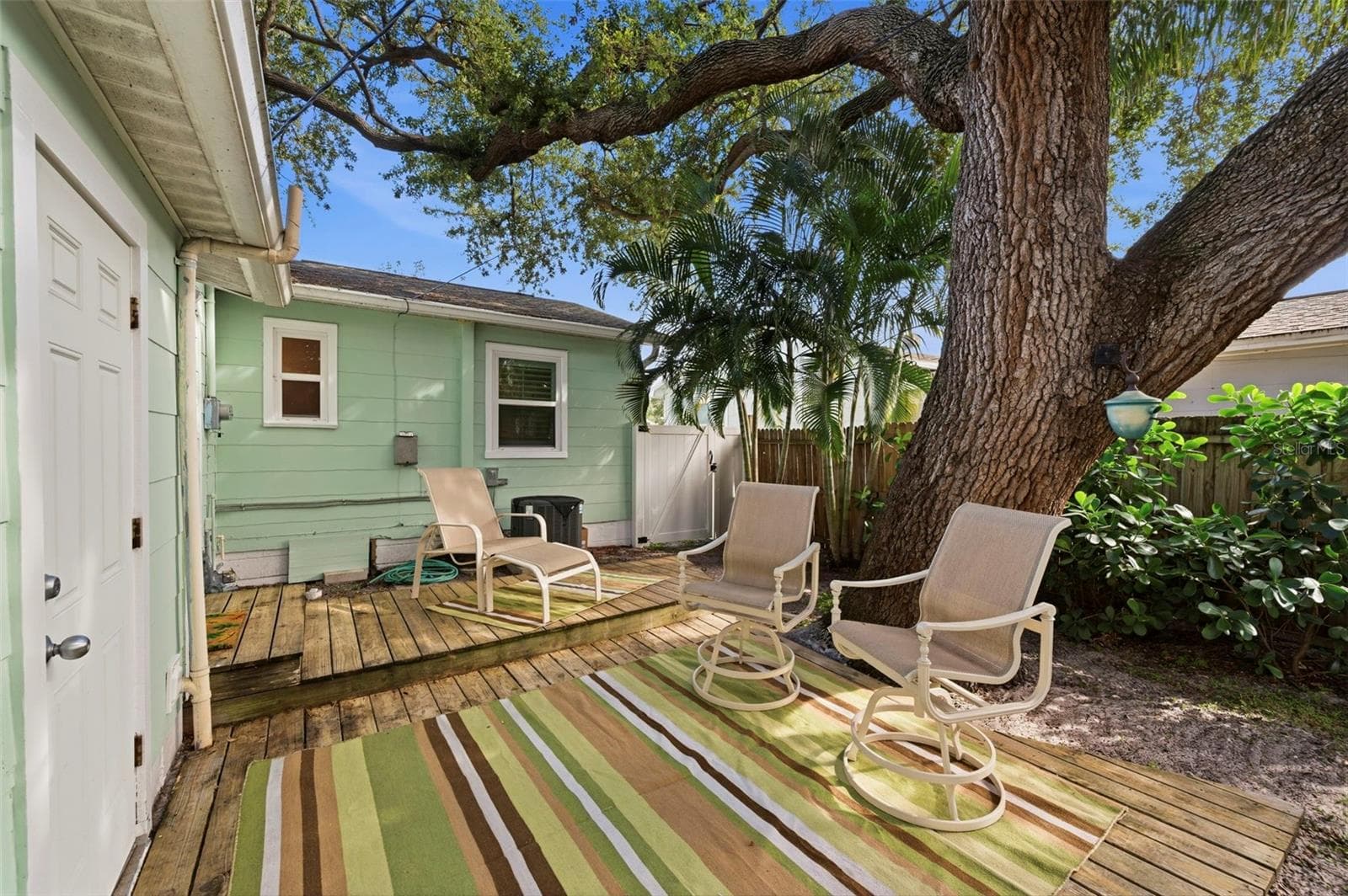 Single Family Residence at 3820 BURLINGTON AVE N, ST PETERSBURG, photo 14 of 21