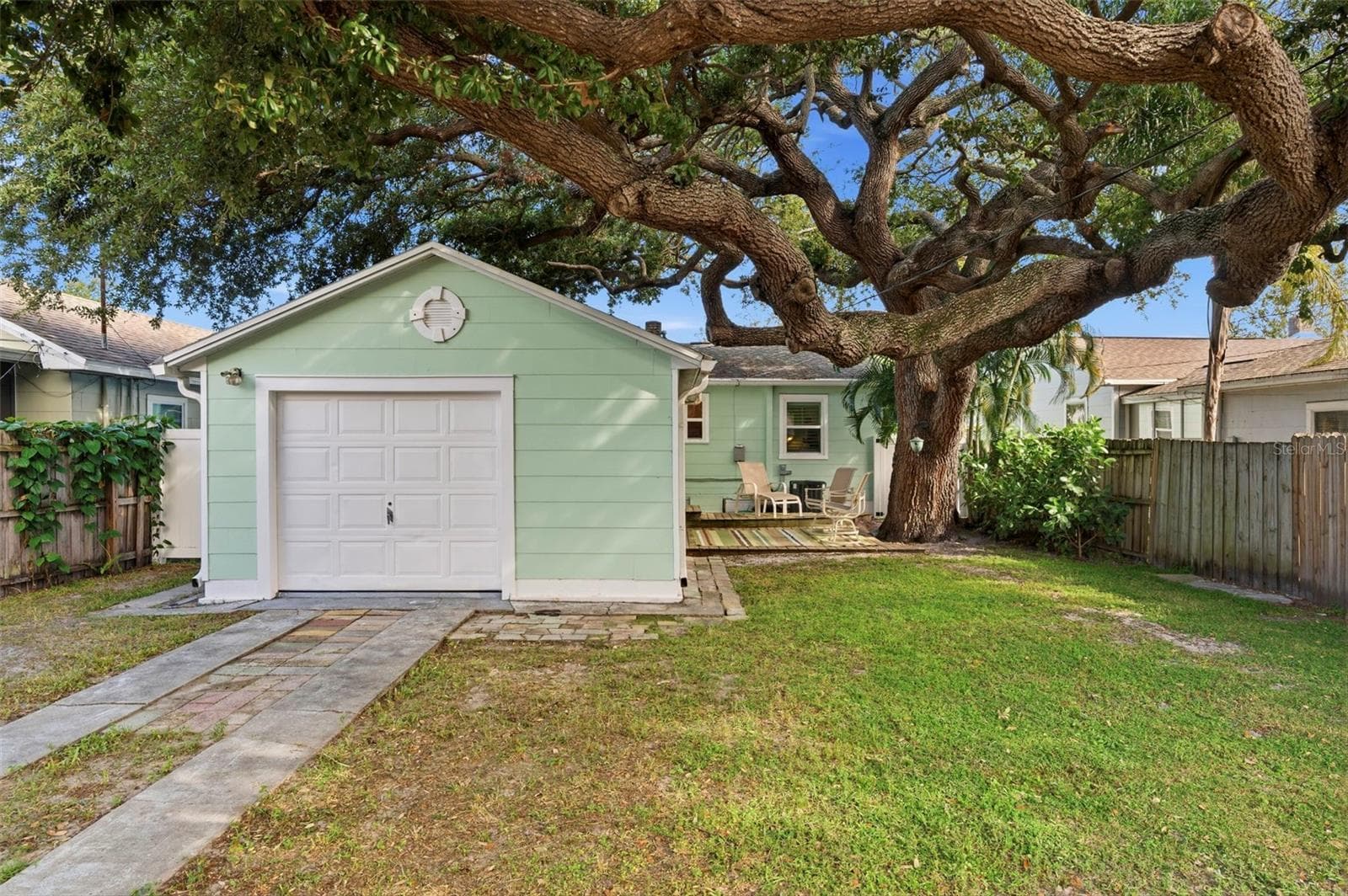 Single Family Residence at 3820 BURLINGTON AVE N, ST PETERSBURG, photo 16 of 21