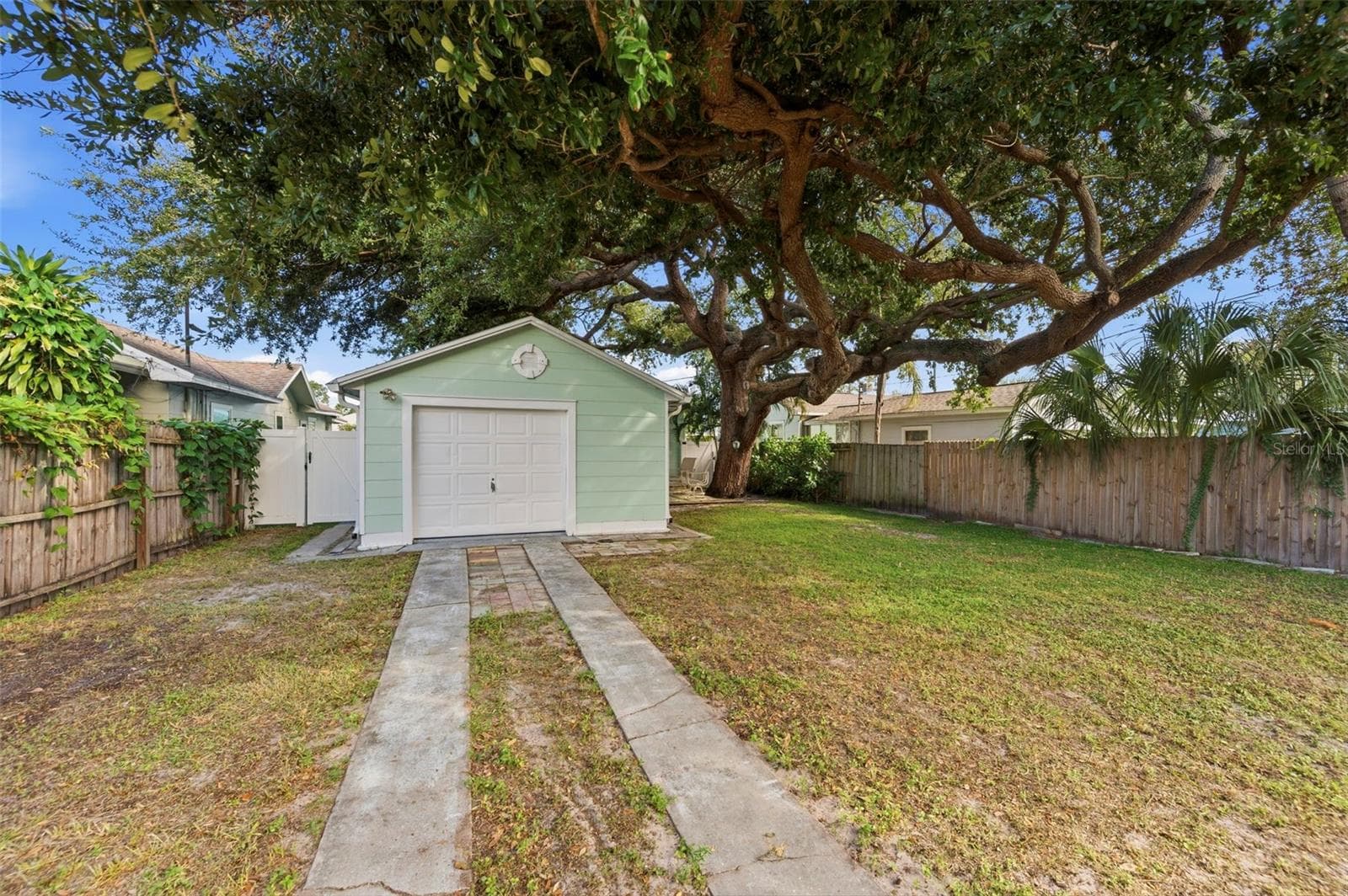 Single Family Residence at 3820 BURLINGTON AVE N, ST PETERSBURG, photo 17 of 21