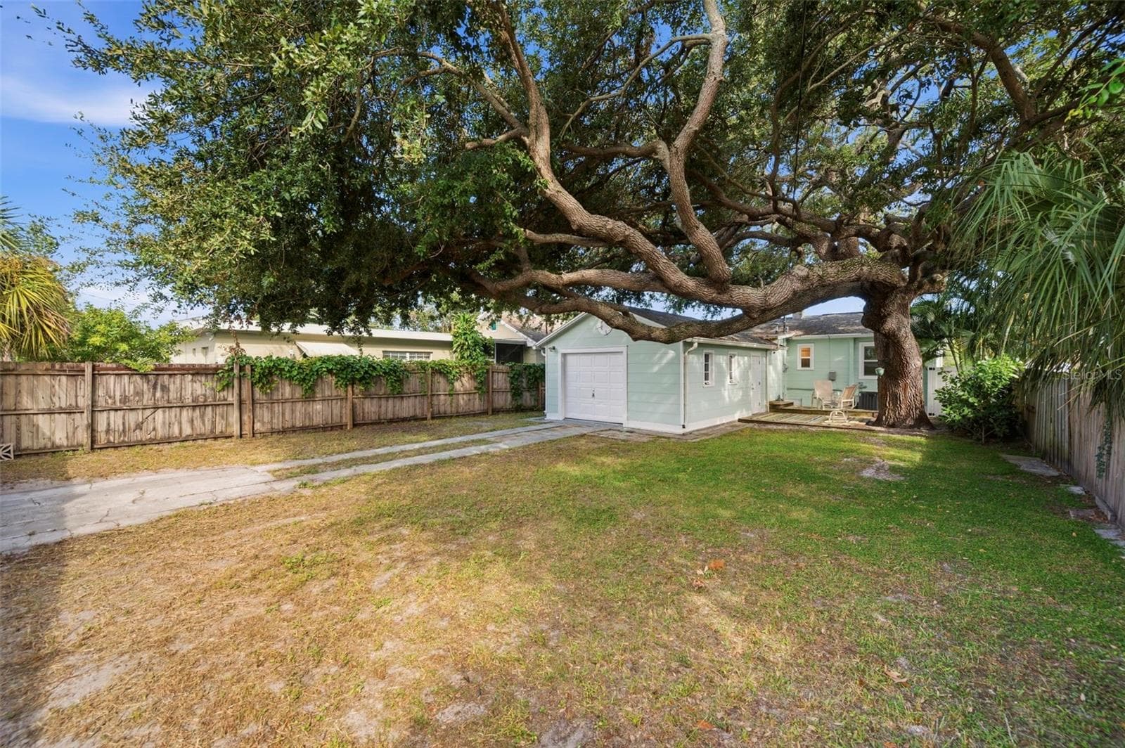 Single Family Residence at 3820 BURLINGTON AVE N, ST PETERSBURG, photo 18 of 21