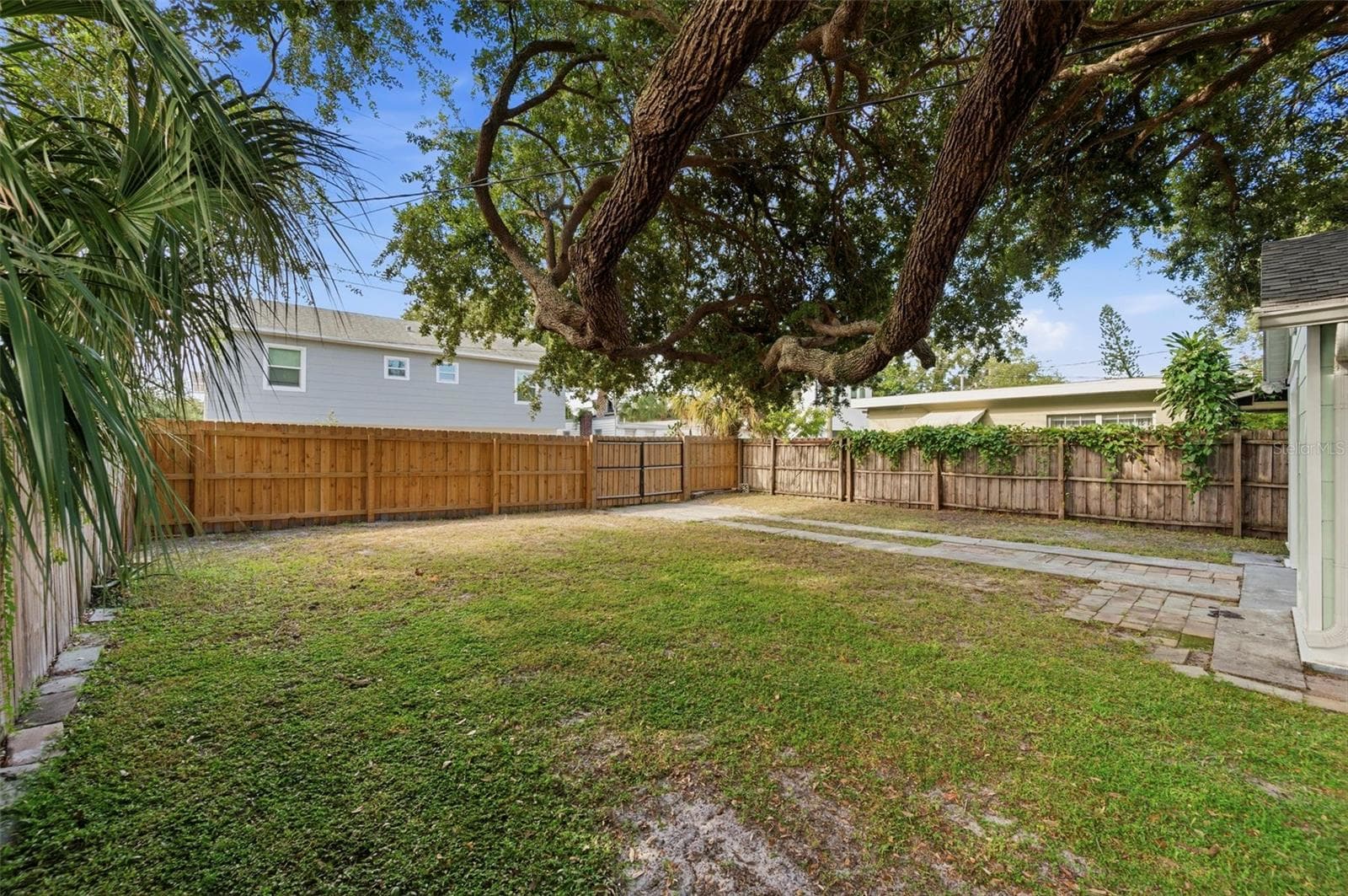 Single Family Residence at 3820 BURLINGTON AVE N, ST PETERSBURG, photo 19 of 21