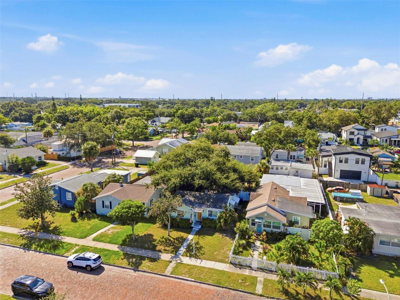 Single Family Residence at 3820 BURLINGTON AVE N, ST PETERSBURG, photo 20 of 21