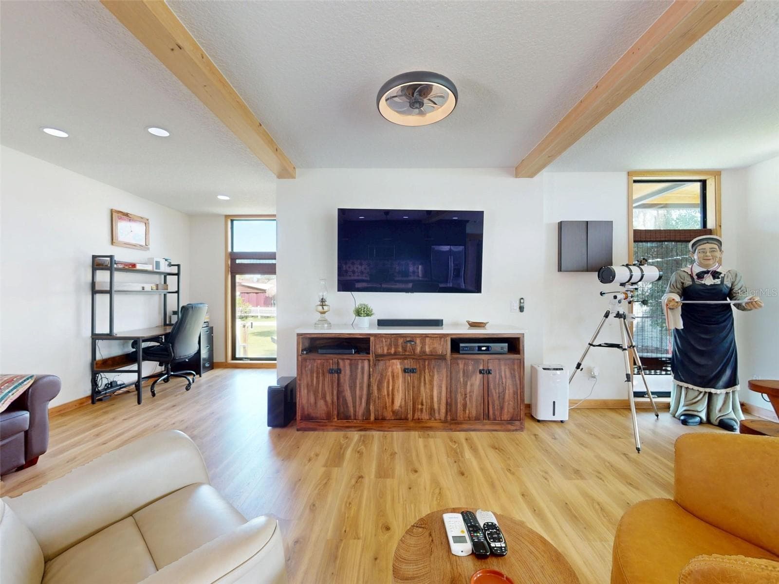 living room - 56108 SAWGRASS RD, ASTOR