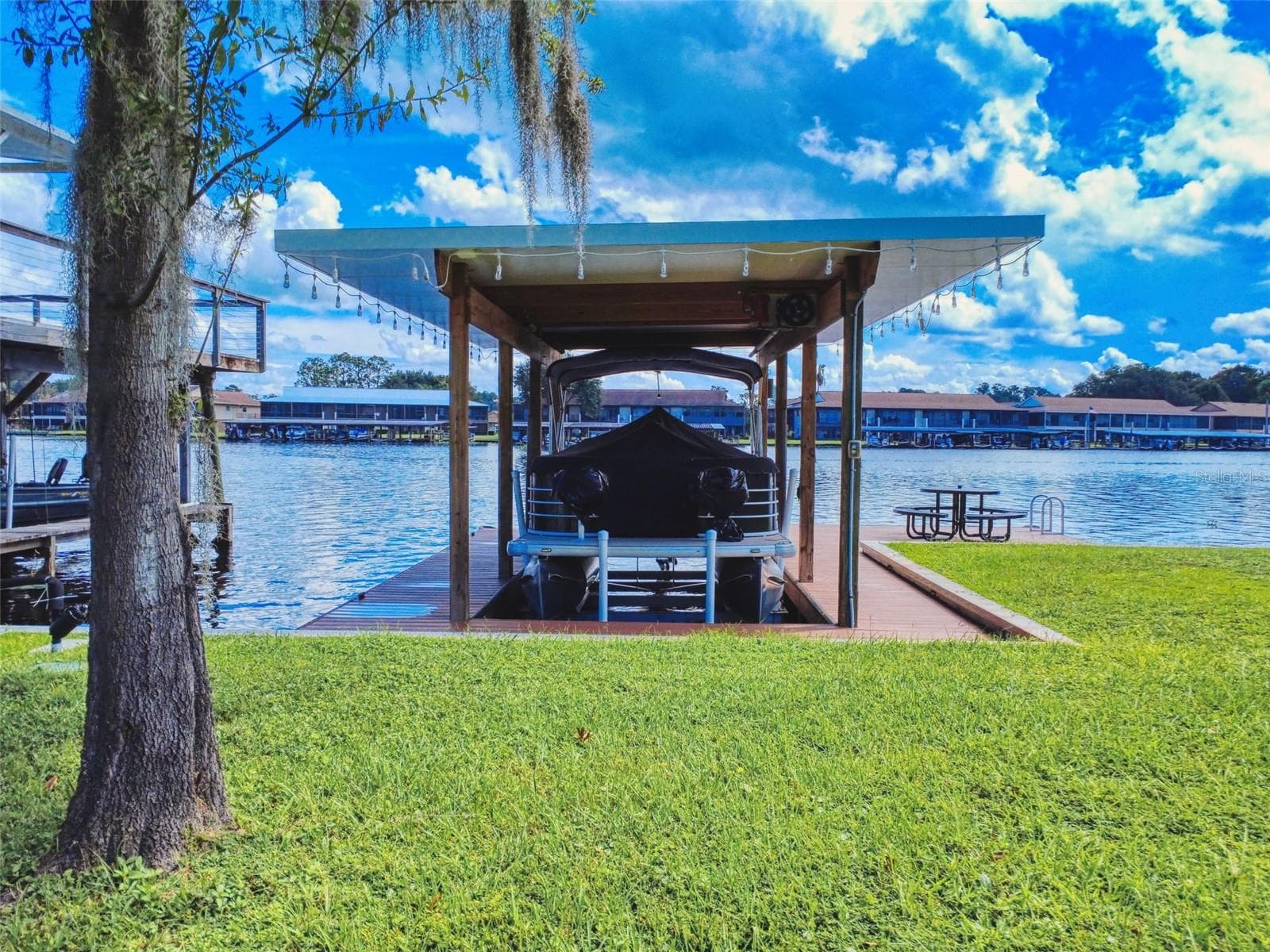 boat house with lift - 56108 SAWGRASS RD, ASTOR