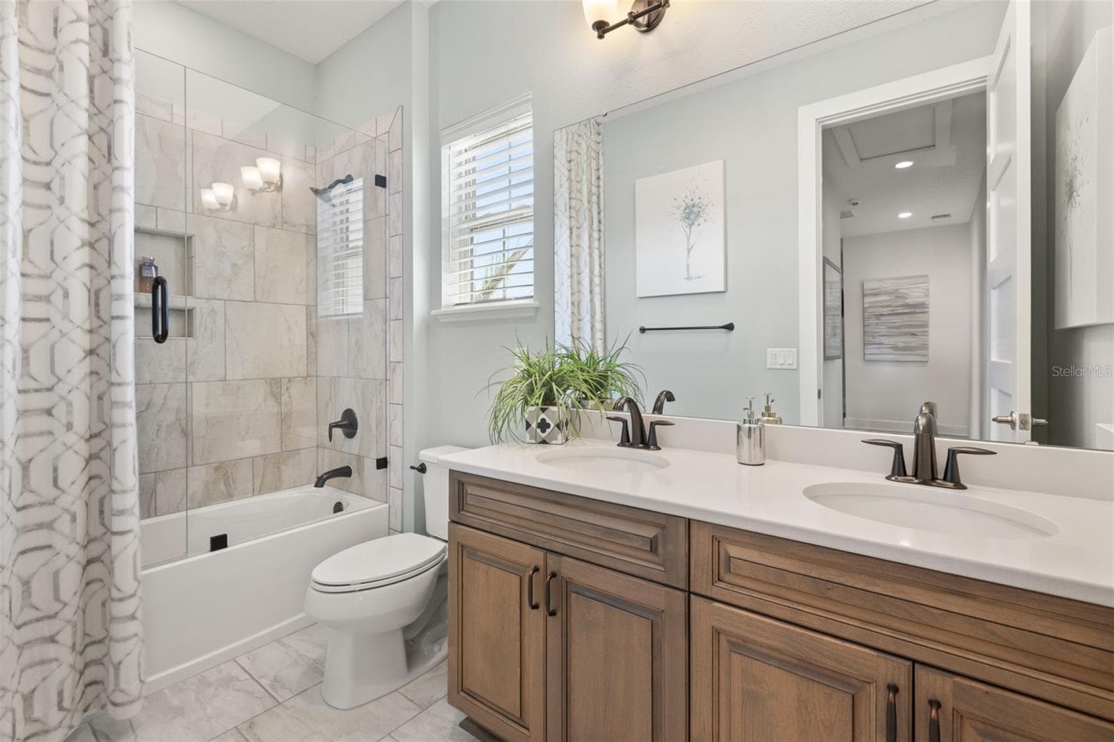 Single Family Residence at 8836 LAKESHORE POINTE DR, WINTER GARDEN, photo 39 of 52
