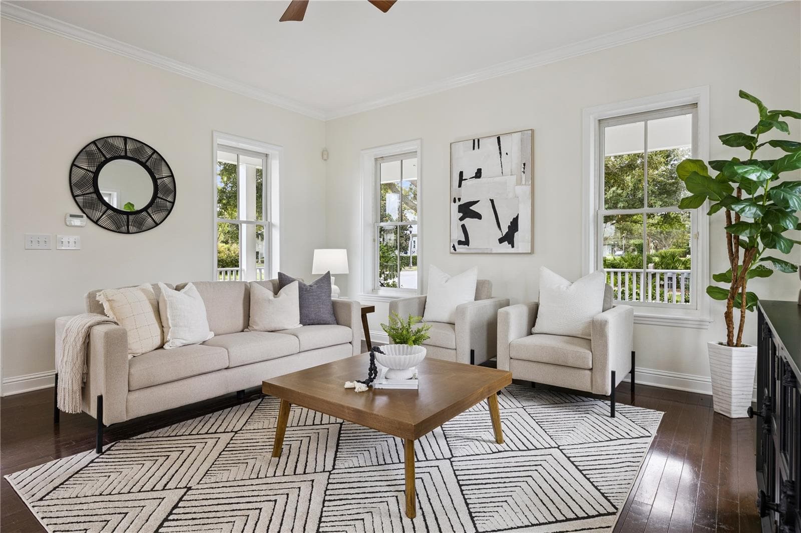 Large bright living room - 1362 UNION CLUB DR, WINTER GARDEN