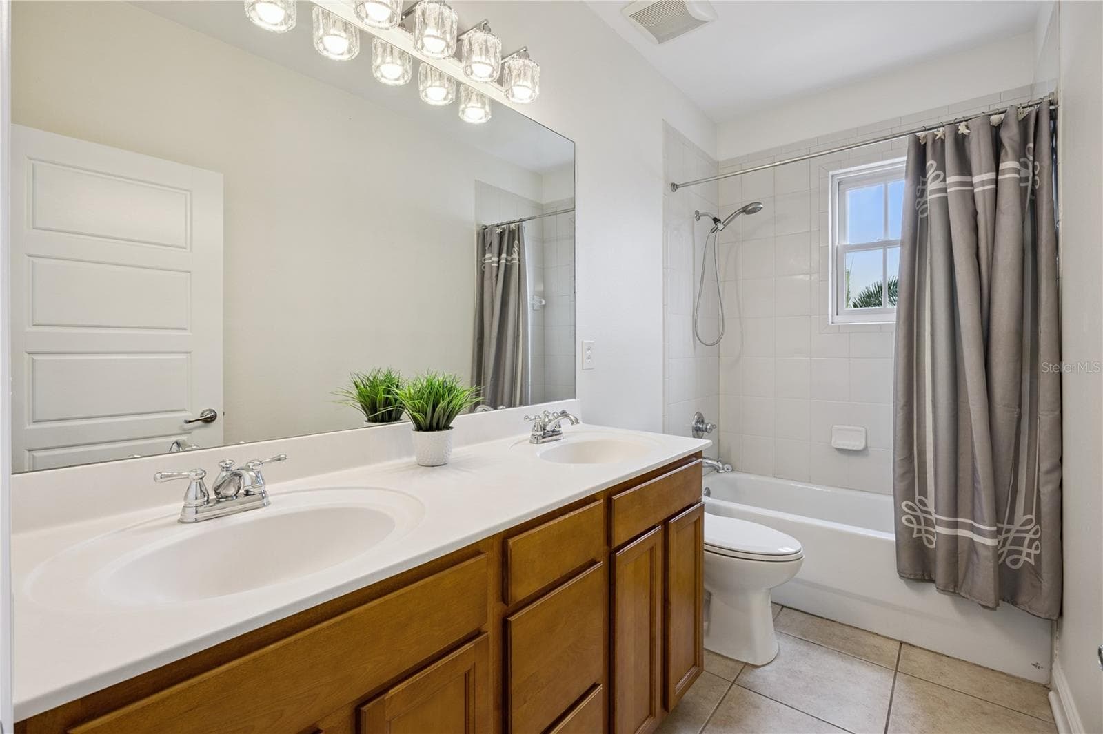 Guest bathroom upstairs - 1362 UNION CLUB DR, WINTER GARDEN