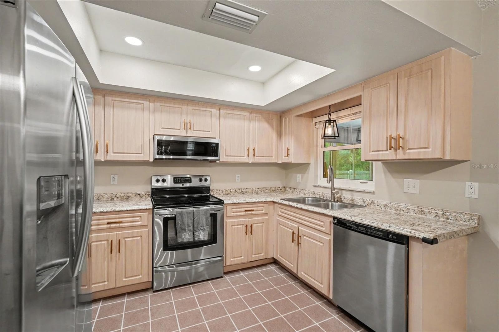 Kitchen, located next to dining area - 8064 FAWNRIDGE CIR, TAMPA