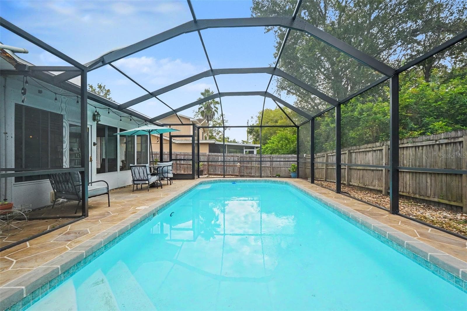 Screened pool - 8064 FAWNRIDGE CIR, TAMPA