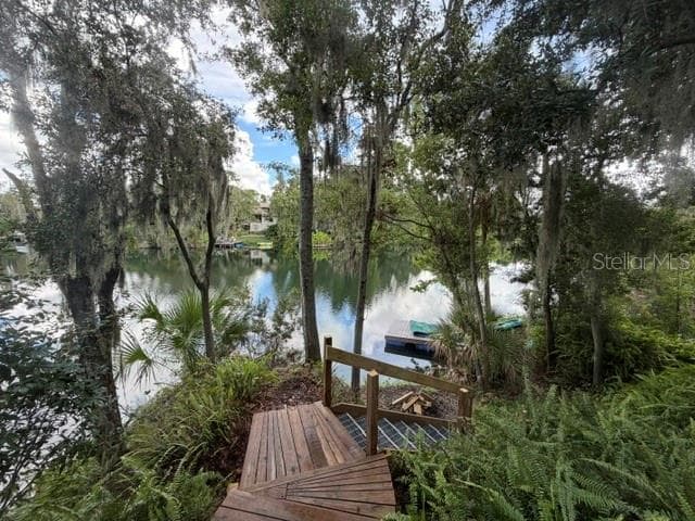 950 LAKE COVE TRL