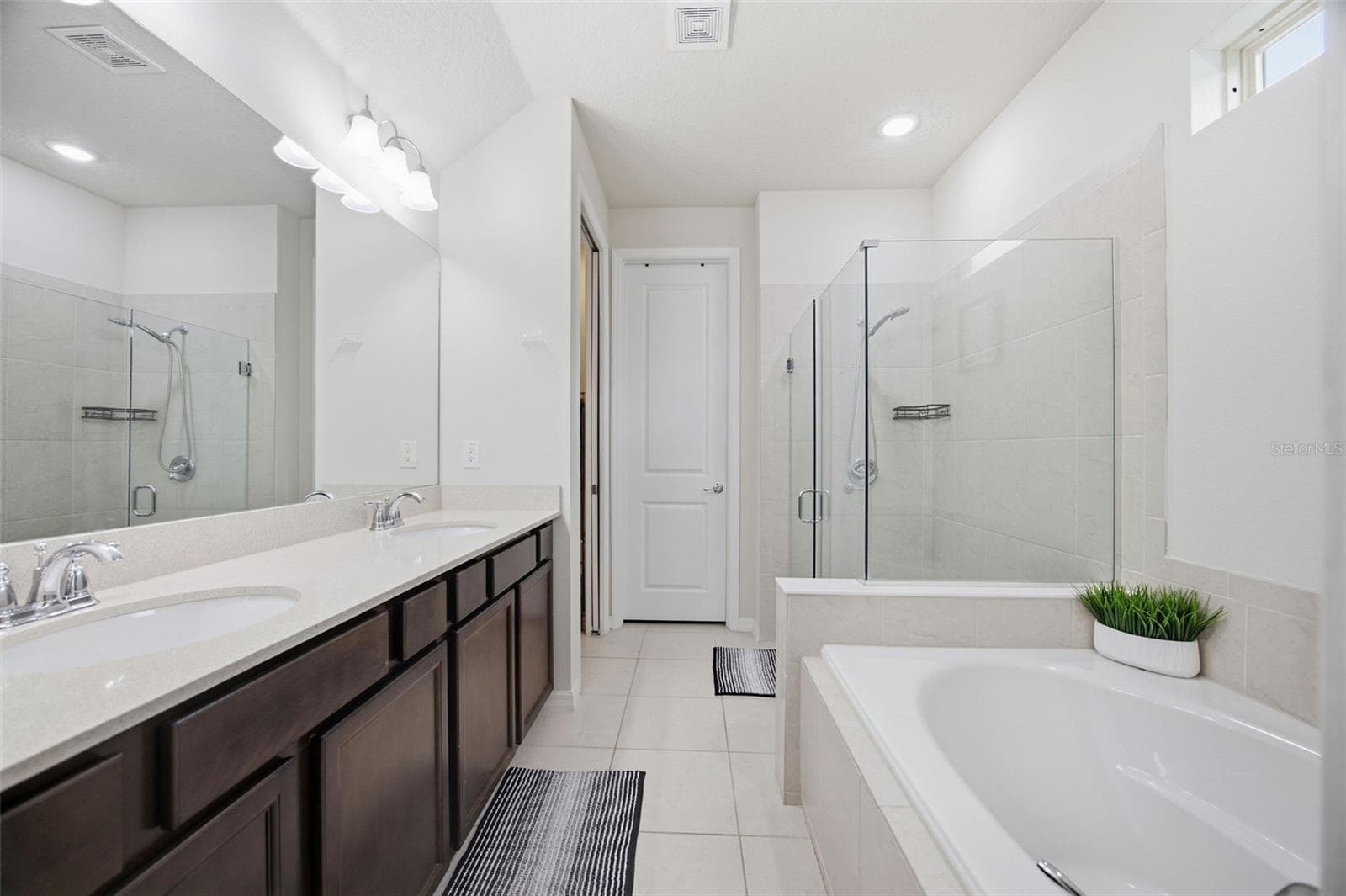 Primary Suite bathroom - 19271 MOSSY PINE DR, TAMPA