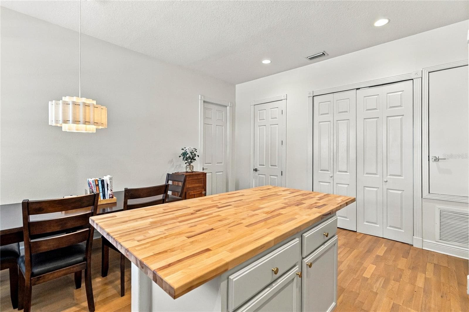 Single Family Residence at 1222 NOBLE PL, ORLANDO, photo 8 of 19
