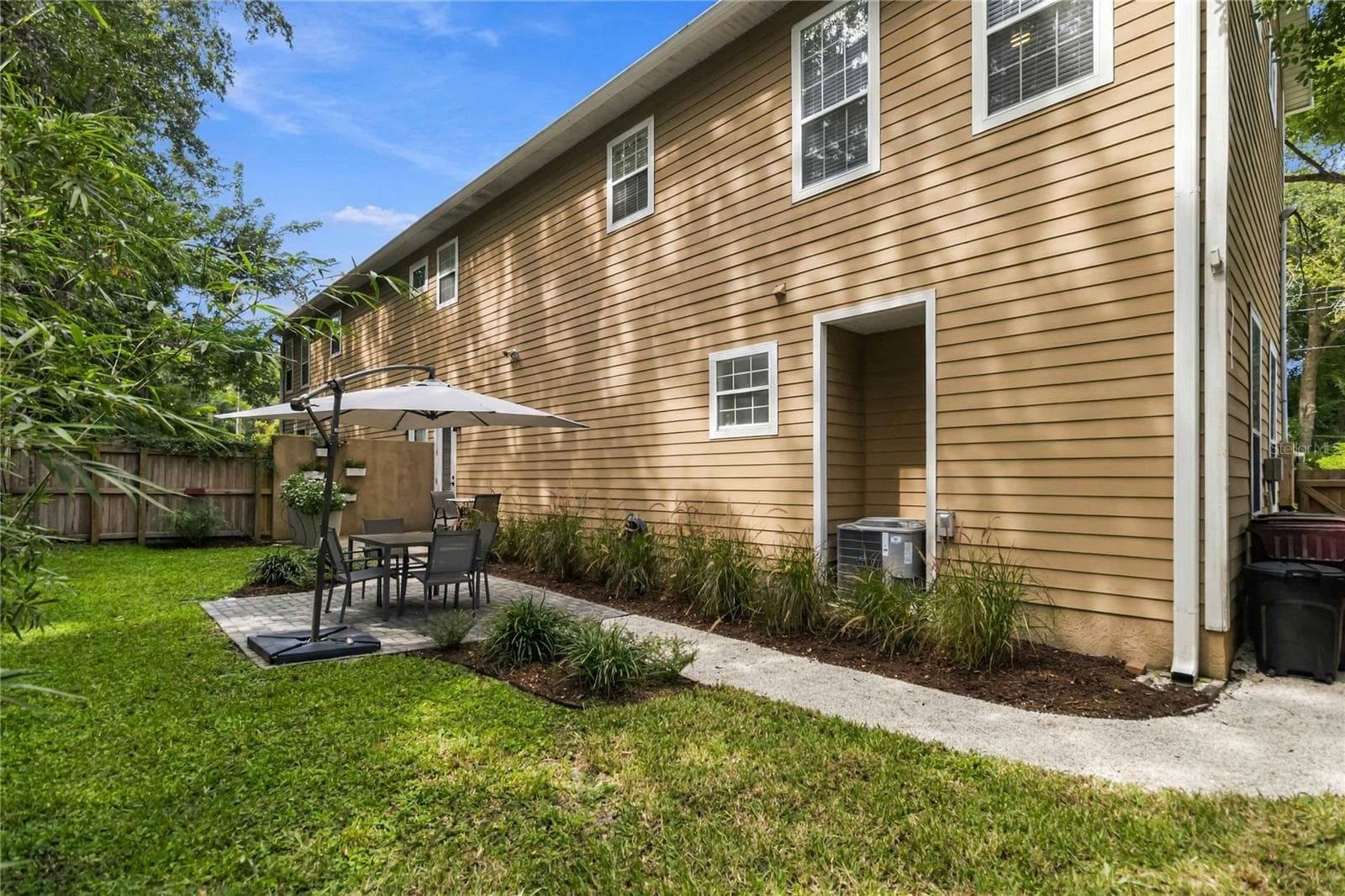 Single Family Residence at 1222 NOBLE PL, ORLANDO, photo 16 of 19