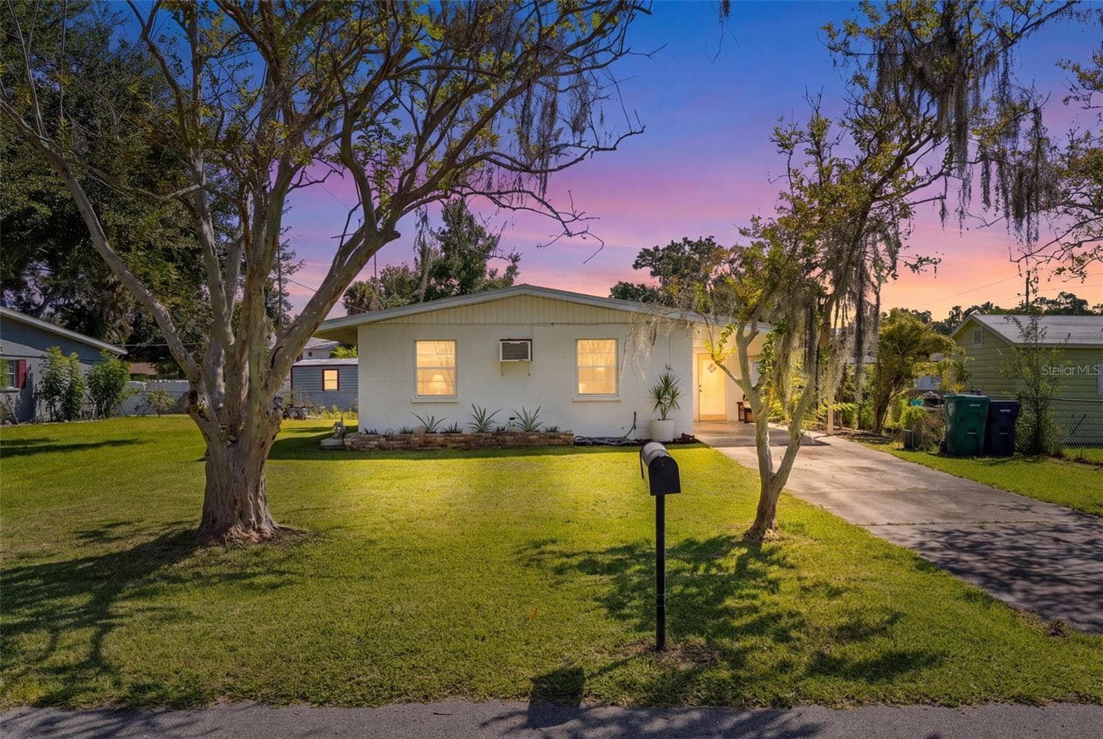 704 19TH AVE W