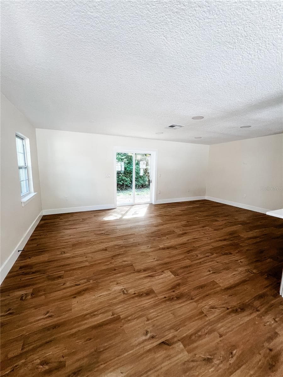 Single Family Residence at 1314 ROBIE AVE, MOUNT DORA, photo 13 of 34