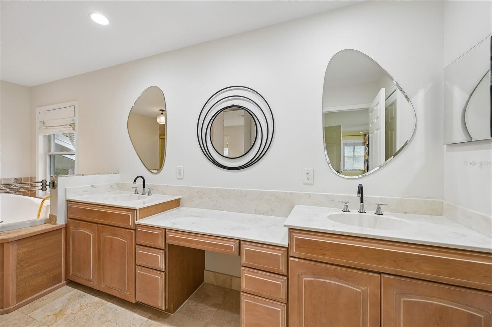 Single Family Residence at 817 OAK VISTA DR, SARASOTA, photo 21 of 39
