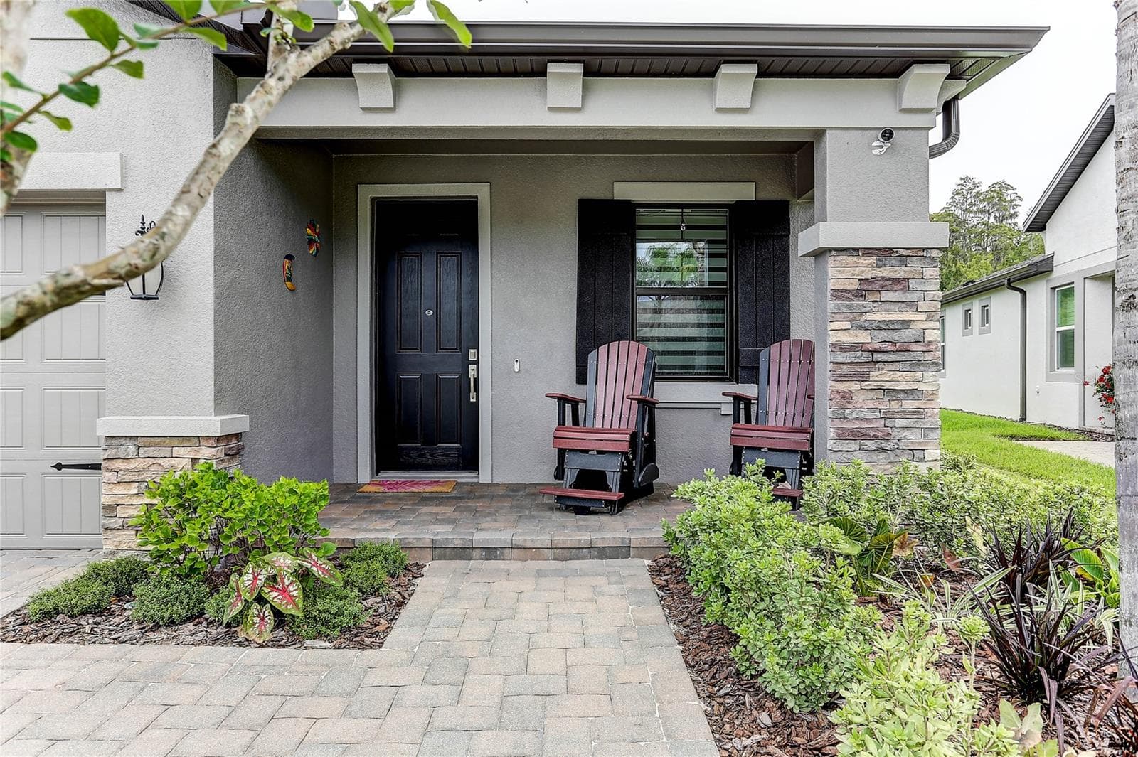 Front Porch - 19357 HAWK VALLEY DR, TAMPA
