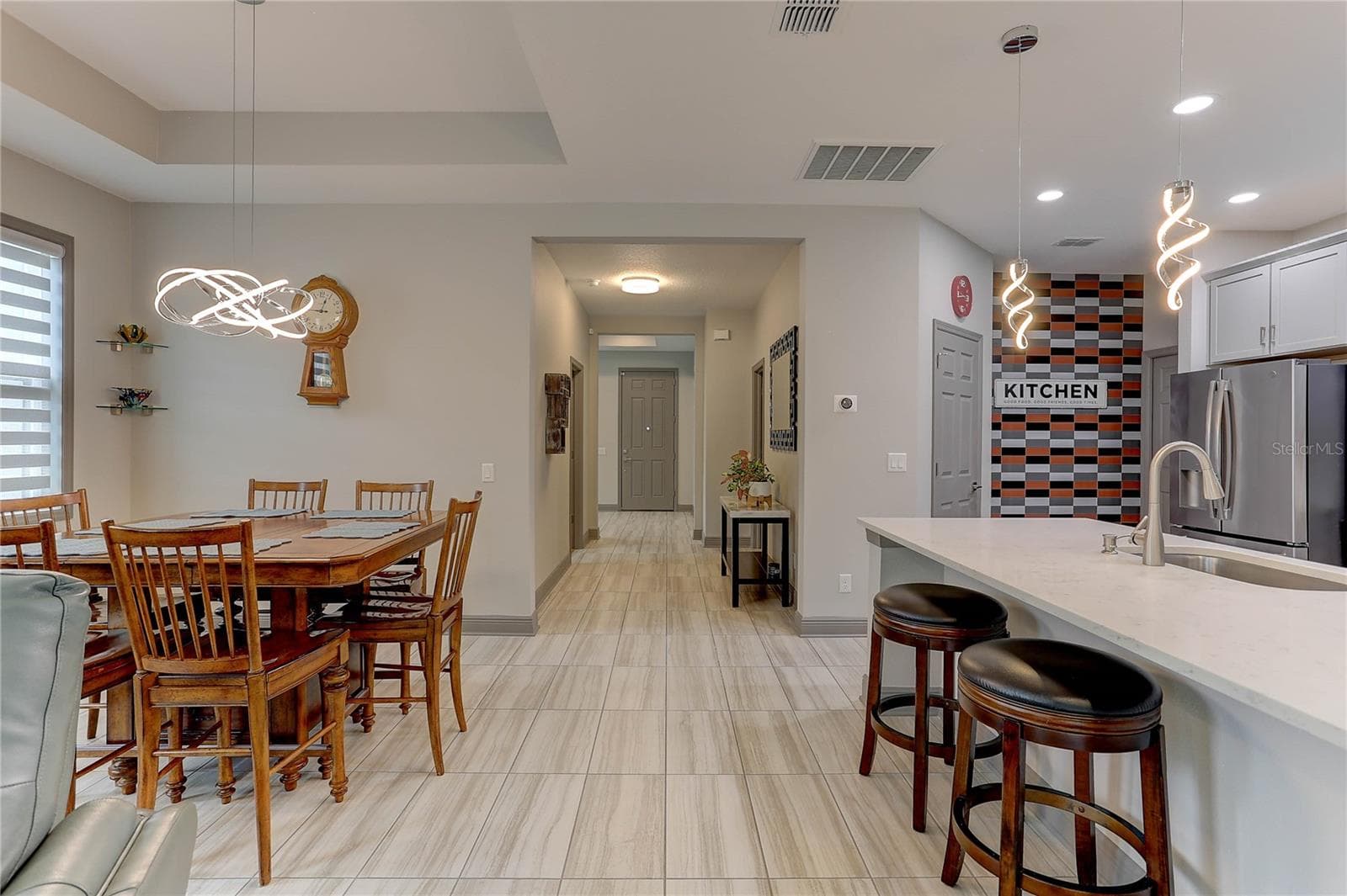 Kitchen Bar Area and Dining - 19357 HAWK VALLEY DR, TAMPA