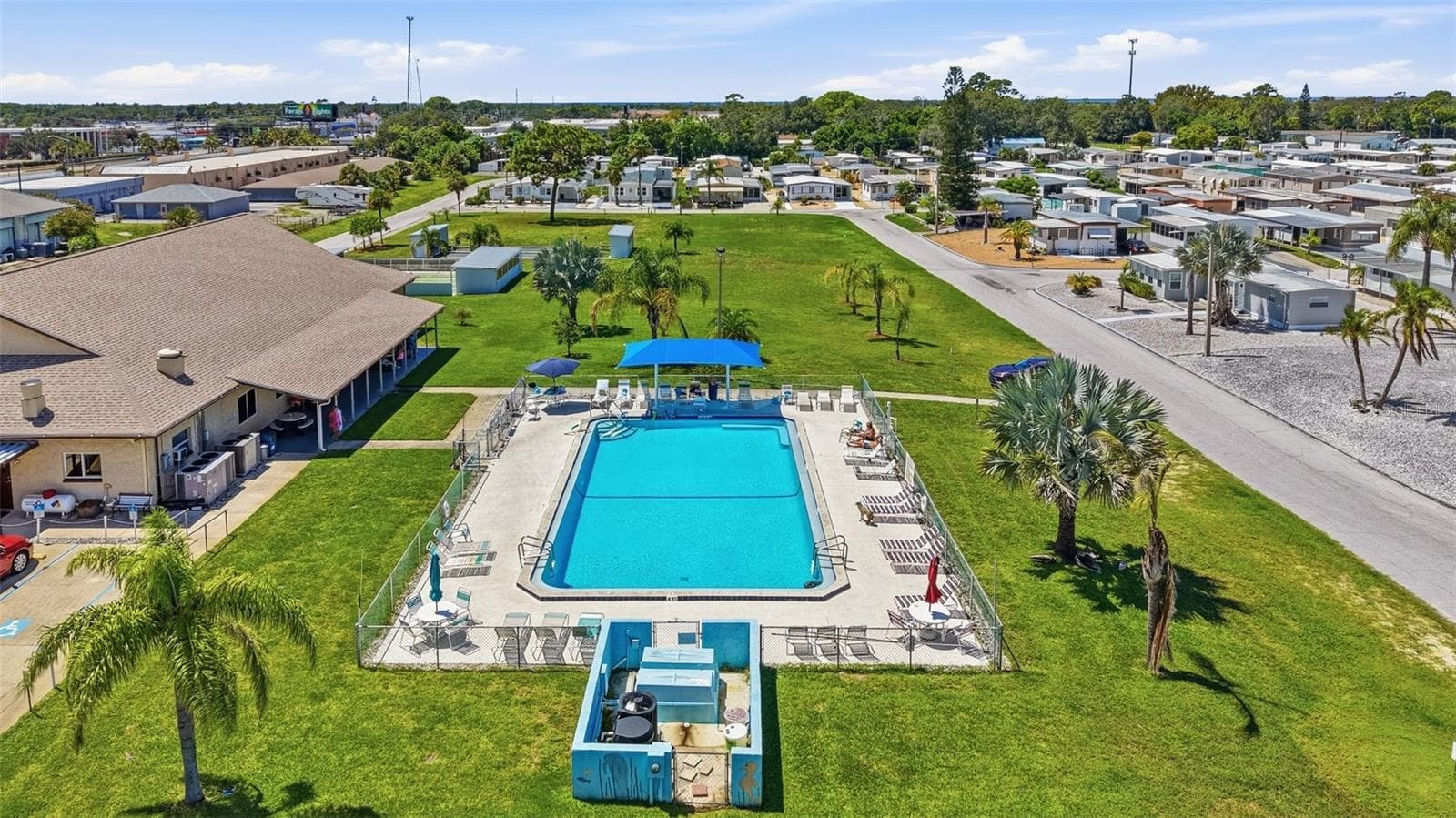 Heated Pool - 12117 CARTWRIGHT DR, HUDSON