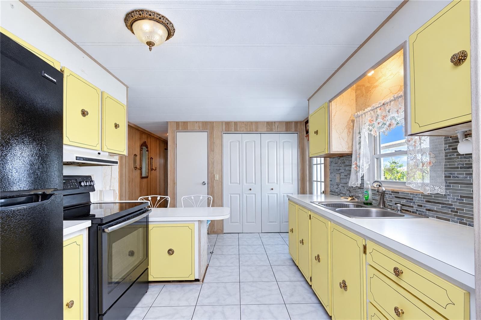 Kitchen - 4710 WINDY LN, ZEPHYRHILLS