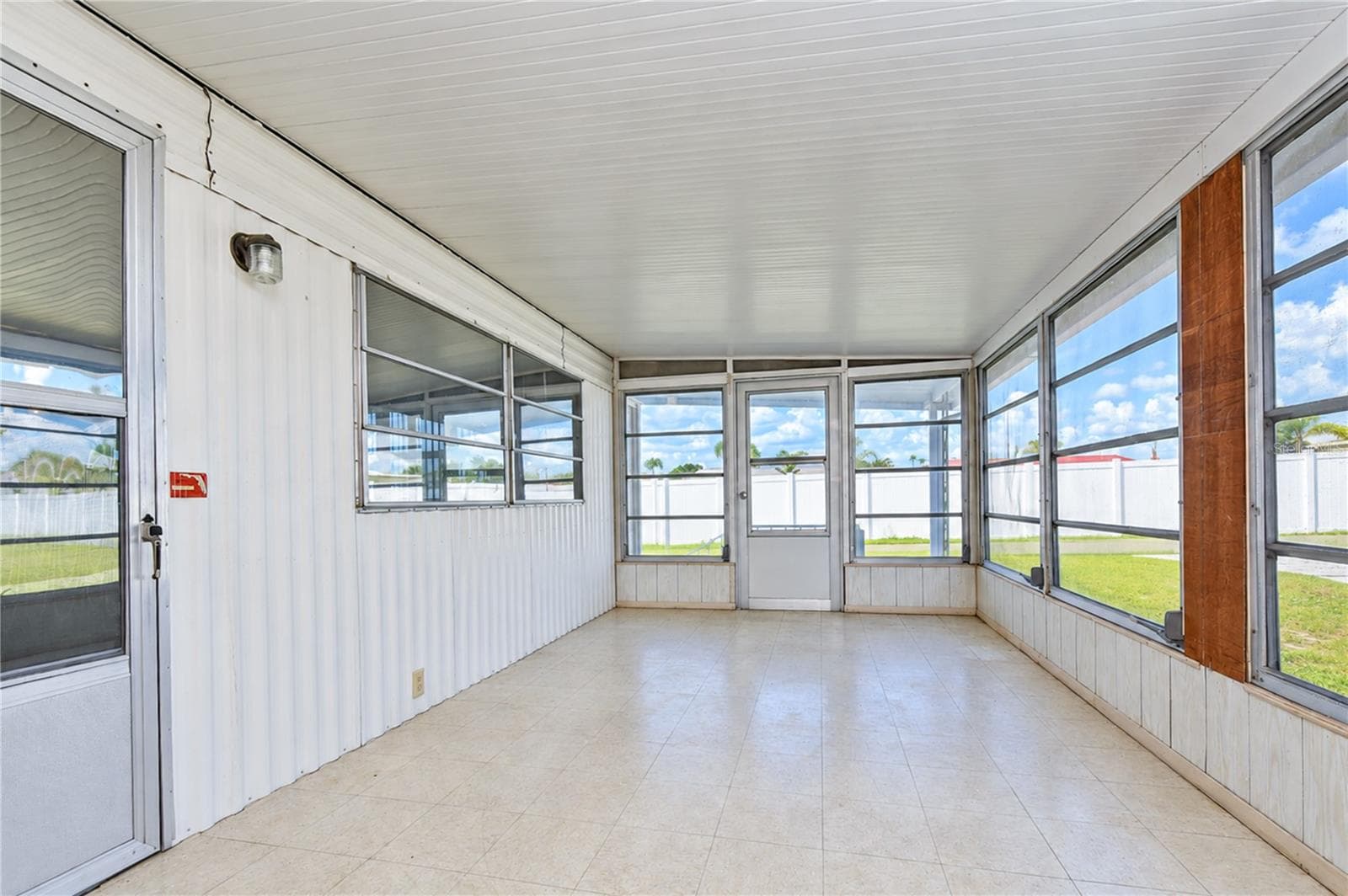 Florida Room - 4710 WINDY LN, ZEPHYRHILLS