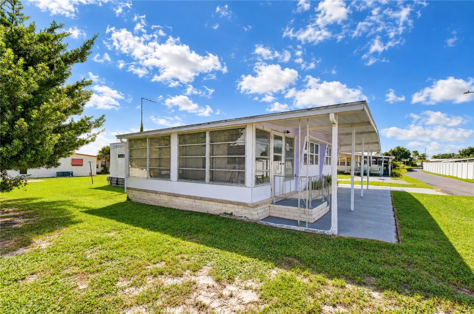 Exterior Side View - 4710 WINDY LN, ZEPHYRHILLS