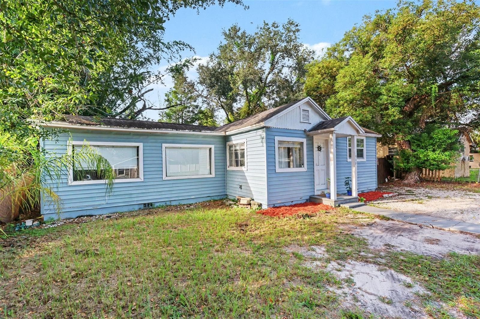 Single Family Residence at 919 E BOUGAINVILLEA AVE, TAMPA, photo 3 of 18
